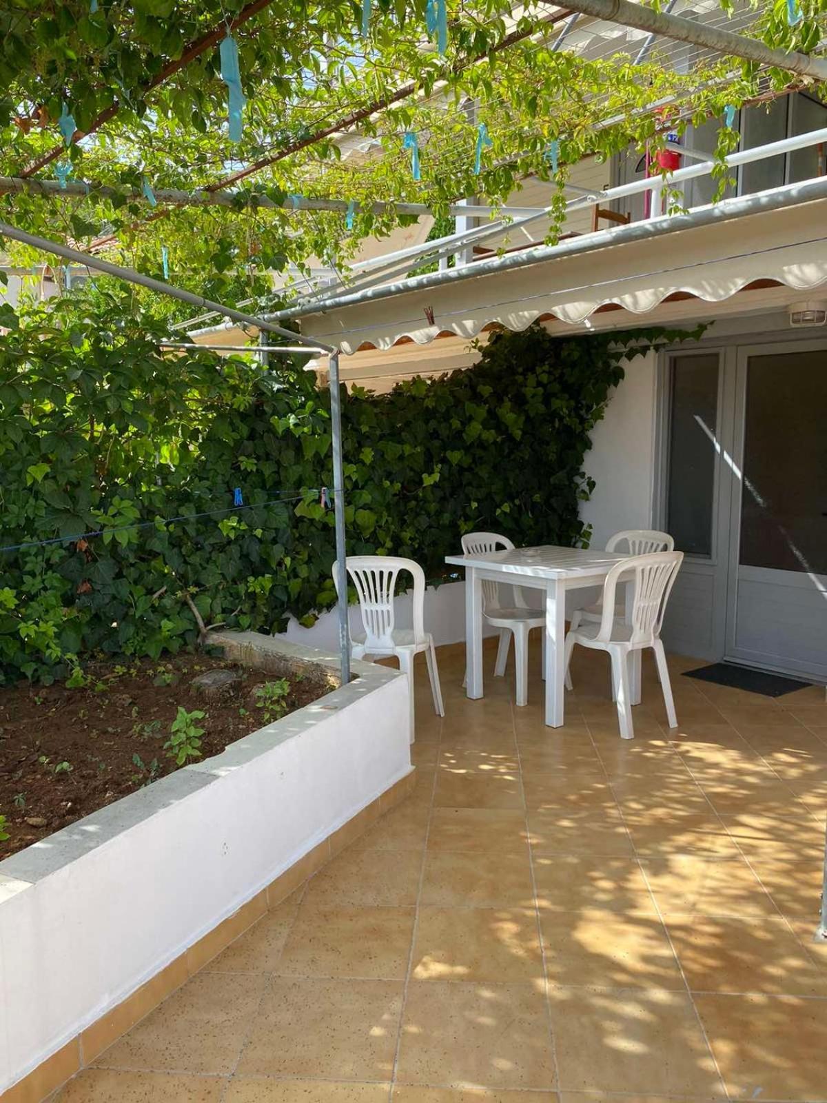 Garden Guest house Himare